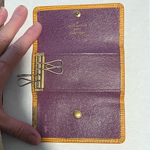 Louis Vuitton Yellow Gold & Purple Epi Leather Textured Key Holder - Picture 11 of 14
